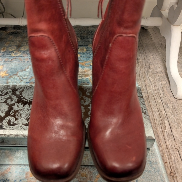 Sofft Women's Ankle Boots in Burgundy - Picture 4 of 7